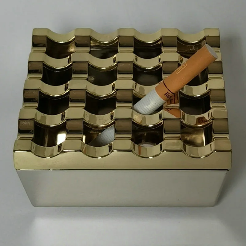 High quality wholesale Deluxe 9-hole ashtray covered ashtray metal windproof ashtray