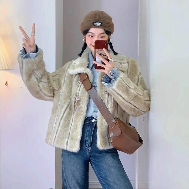 Customize Top Quality Ladies Winter Women Faux Fox Fur Jacket Short Coats Strip Faux Fox Fur Coat Outwear Fluffy Fur Coat