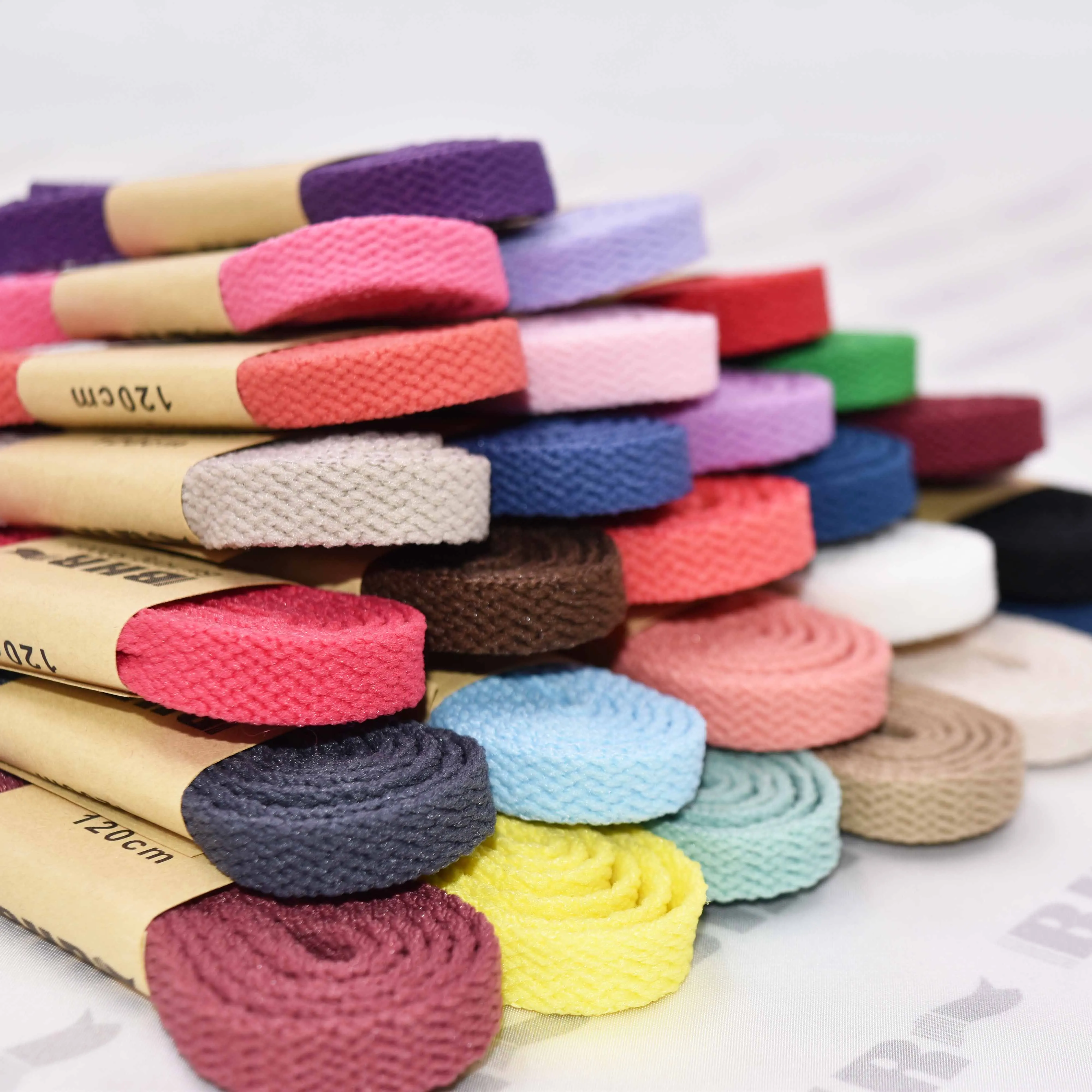 Flat laces low MOQ have stock 8mm plain flat pure colourful shoe laces polyester shoelaces with tips