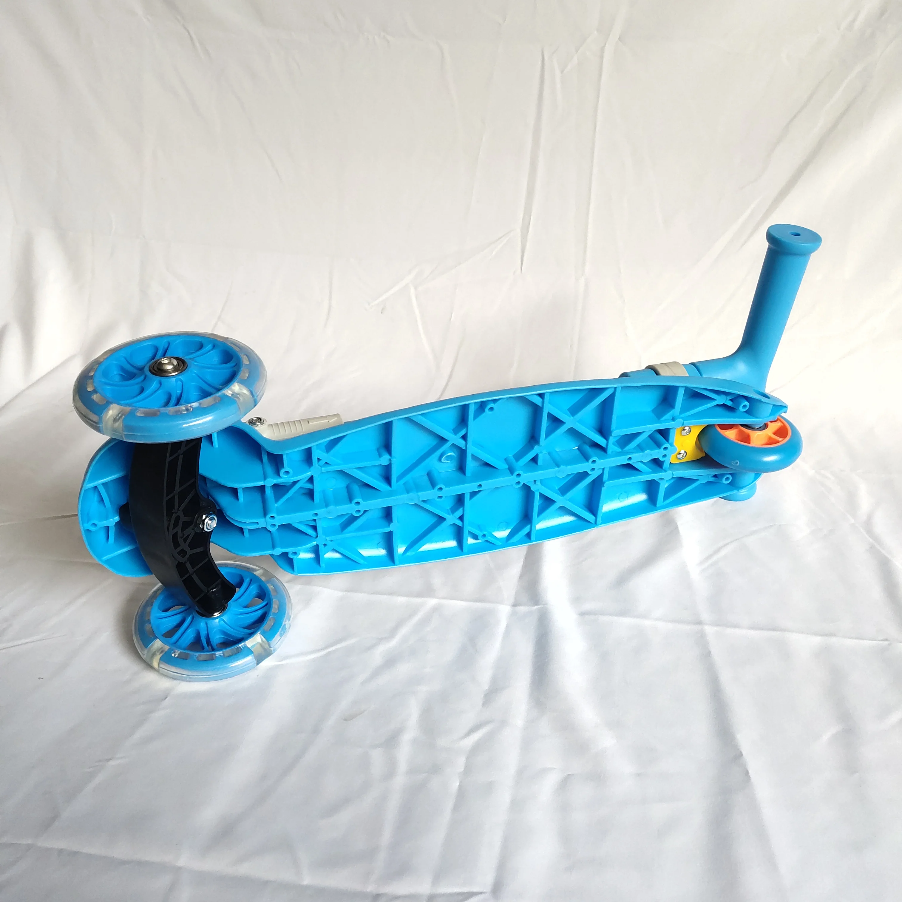 Детский скутер Flash wheel, изготовленный в Китае, может быть изготовлен на заказ для дешевого детского скутера