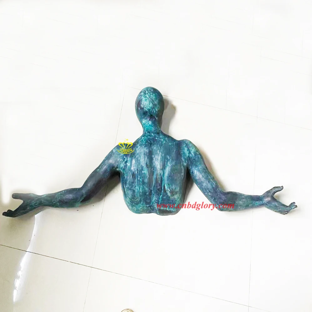 Outdoor indoor ornament design sculpture Wall art metal crafts bronze climbing man statue
