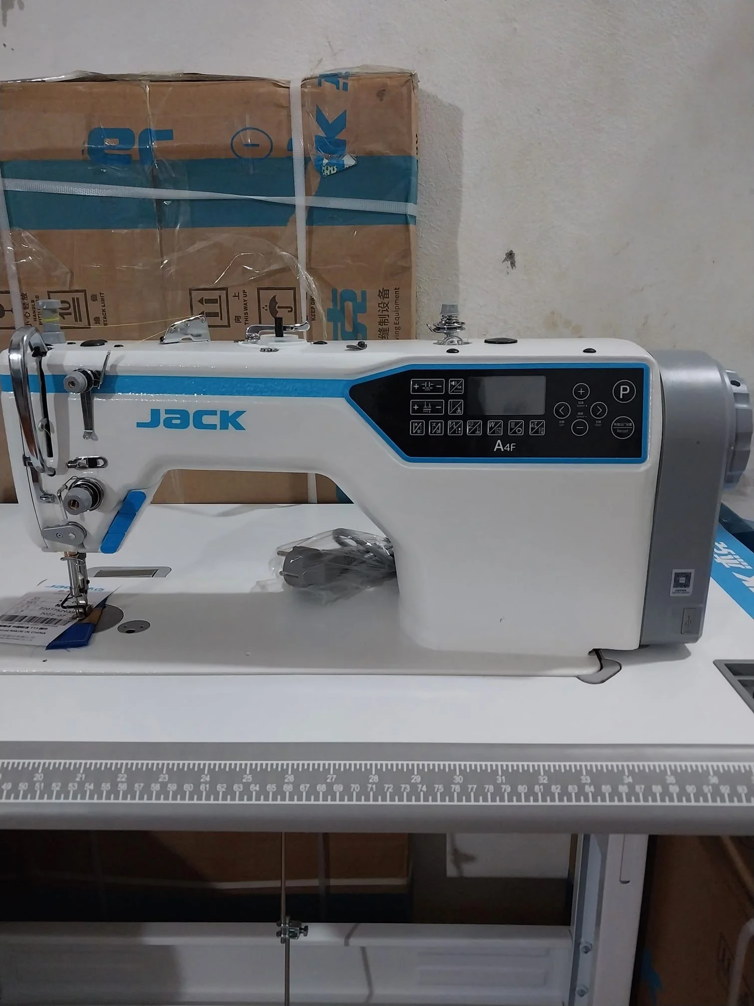 High speed brand New Jack A4F High Speed Flatbed Lockstitch Industrial Sewing Machines with good price