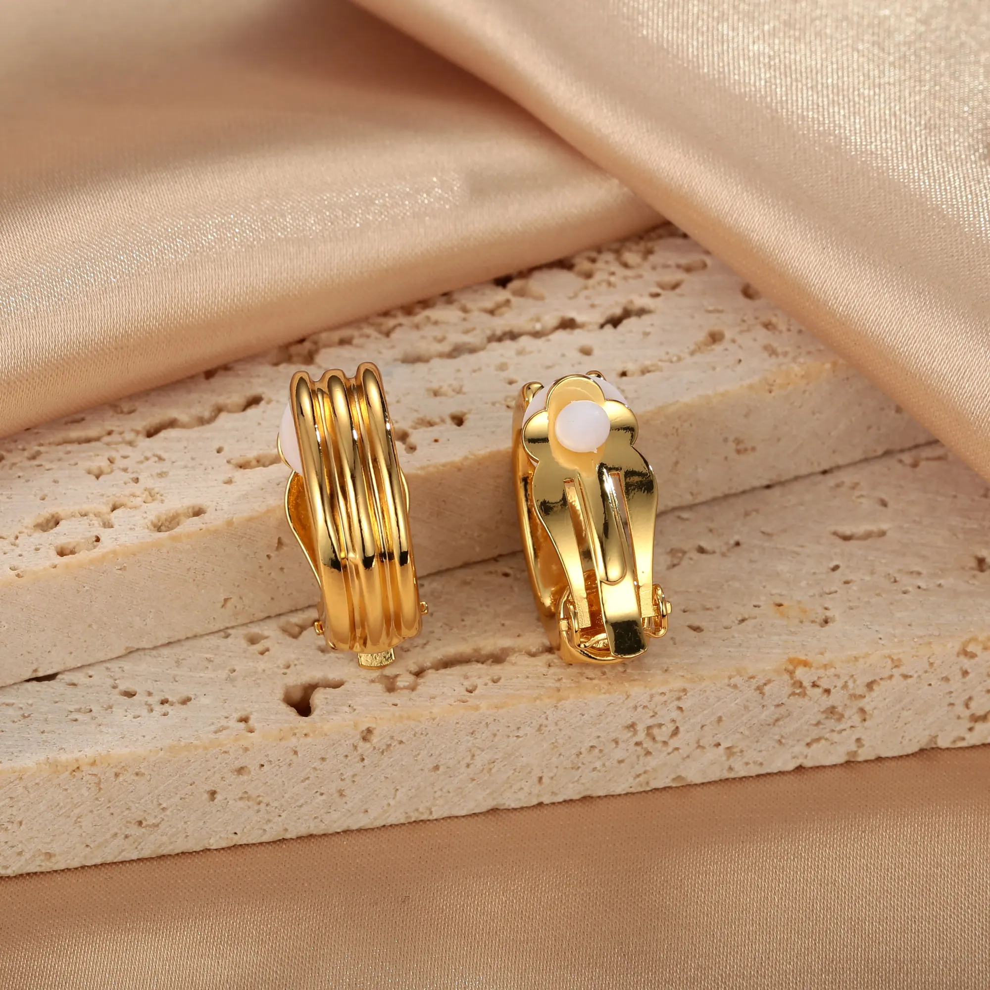 Copper clip pin gold earring clip on earrings non pierced for women wholesale price clip on hoop earring without piercing woman