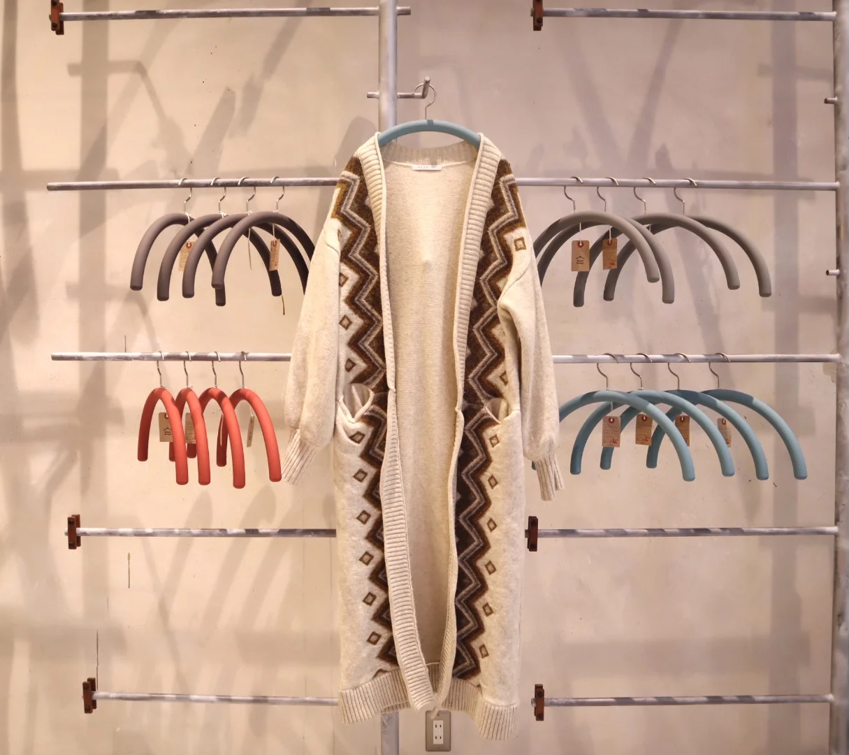 Small Lots 100 Pieces Available Space Saving Non-Slip Swimsuit Resin Poster Sweater Baby Plastic Suit Hanger For Sale