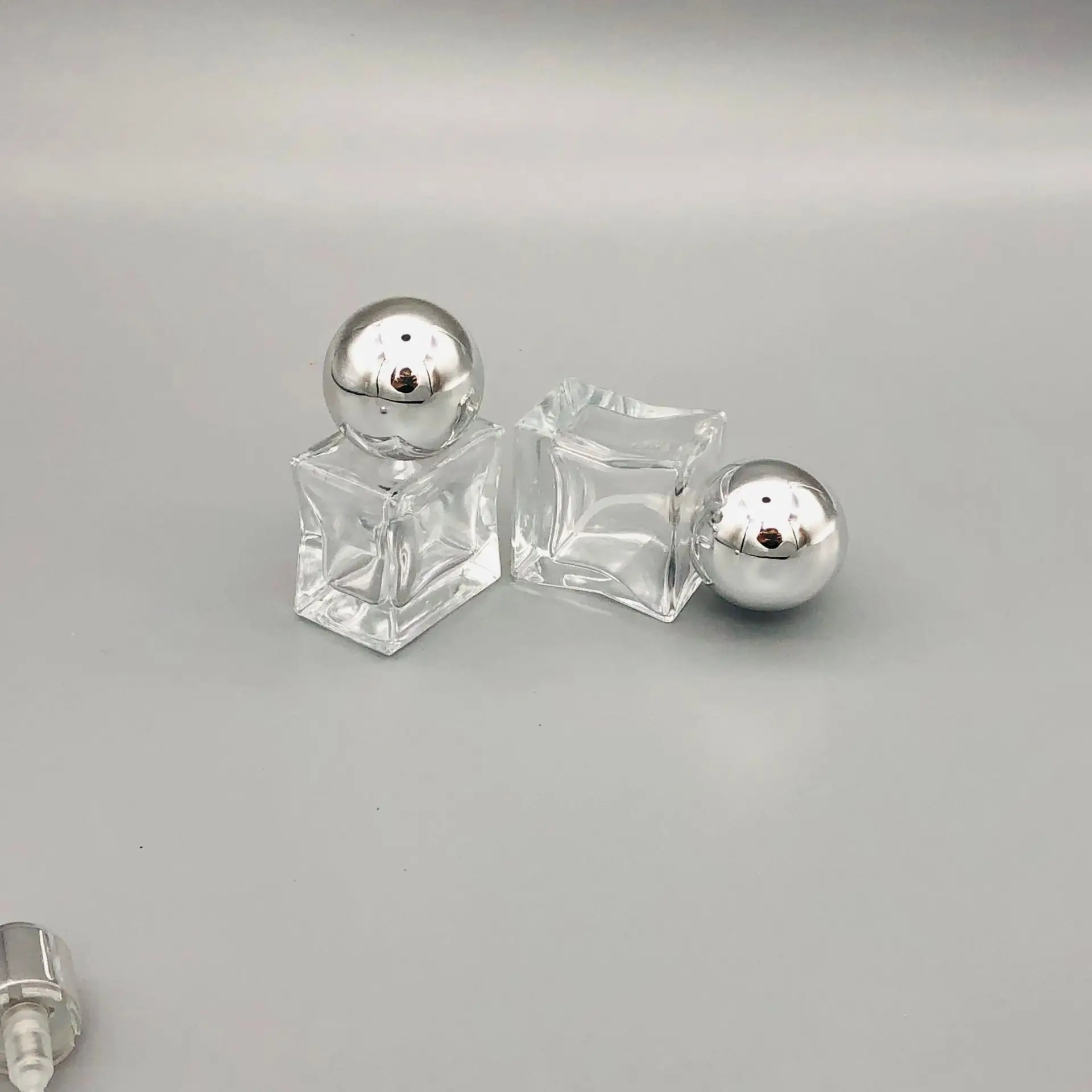 Skin Care Product Cosmetics Luxury Perfume Bottle Bayonet Portable Samples 15ml Spray Glass Perfume Bottle with PP Round Cover