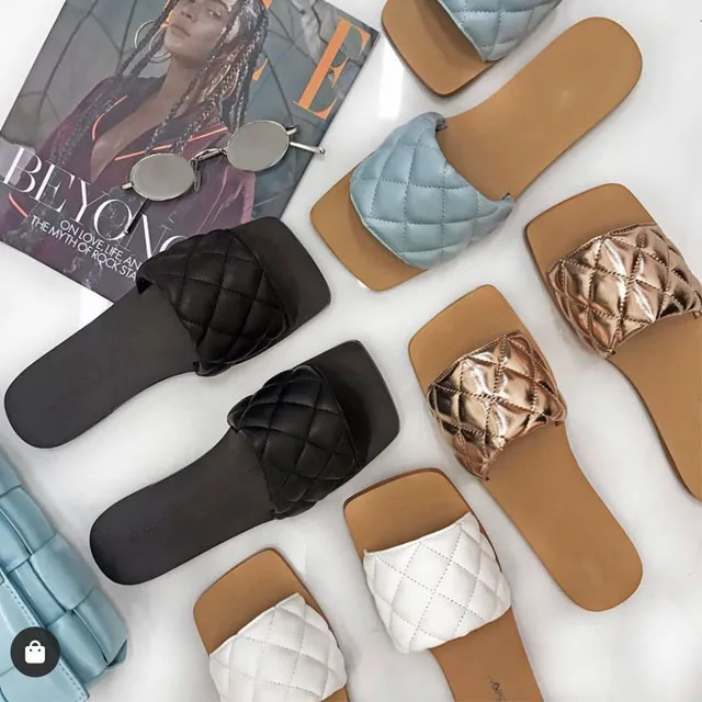 2020 Wholesaler summer beach flat jelly shoes female flat slippers open toe flat slippers one-piece chic for women