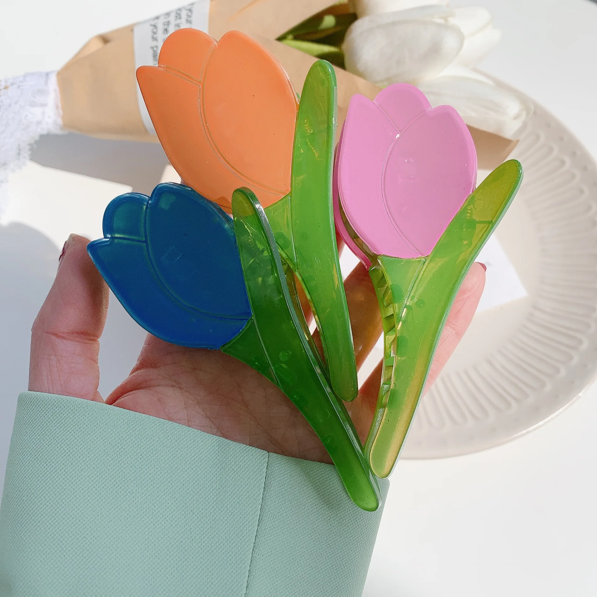 GIRLIZE Wholesale Korean Fashion 10cm Fancy Color Large Plastic Tulips Flower Hair Claw Clip Hair Accessories For Women 2022