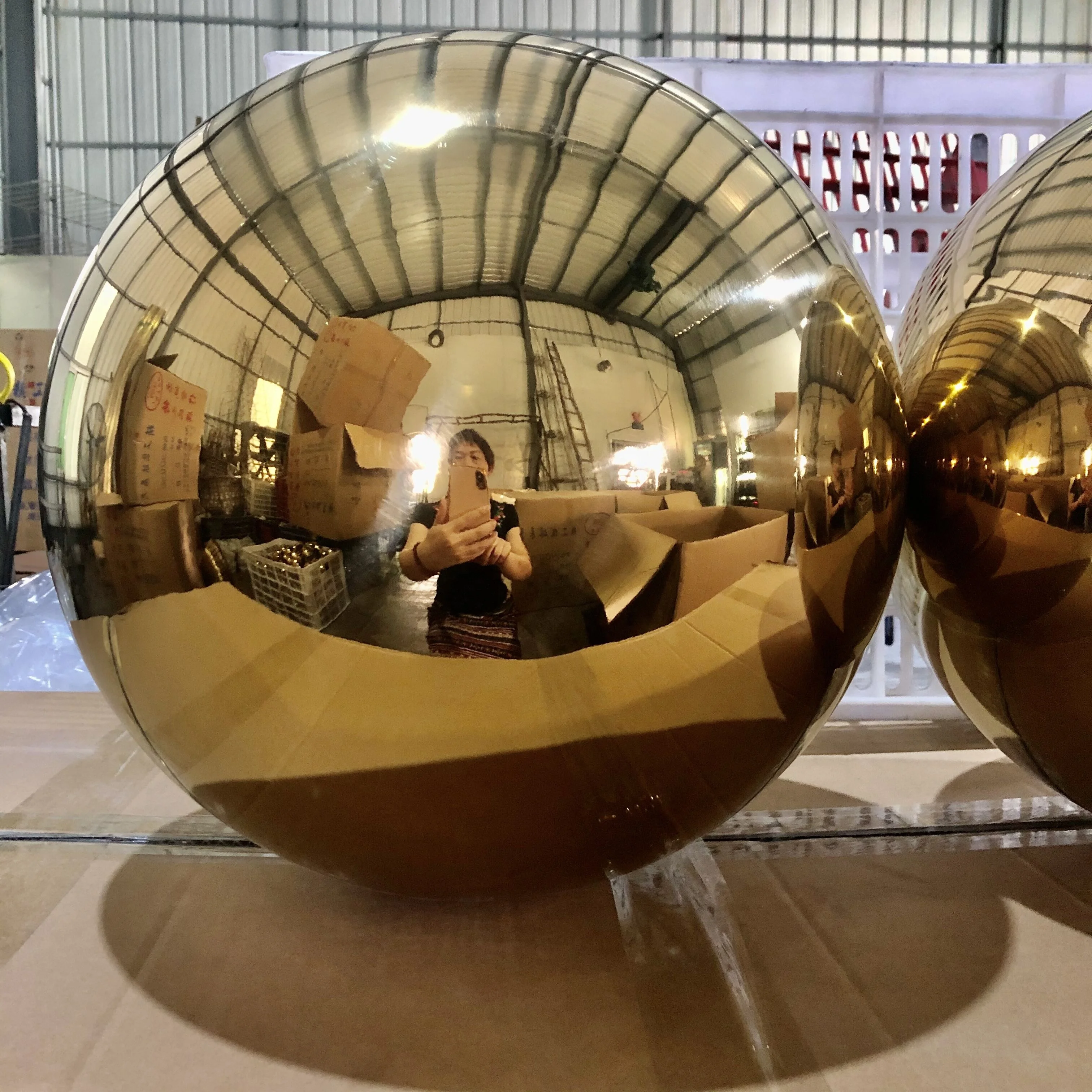 Yellow Stainless Steel Gold Mirror Polished Reflective Balls Electroplated Hollow Decorative Shiny Balls For Garden Christmas