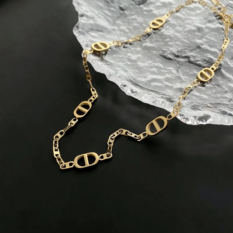 18k Gold Korean Stainless Steel Pig Nose Light Luxury High-Grade Retro Choker Necklace For Women