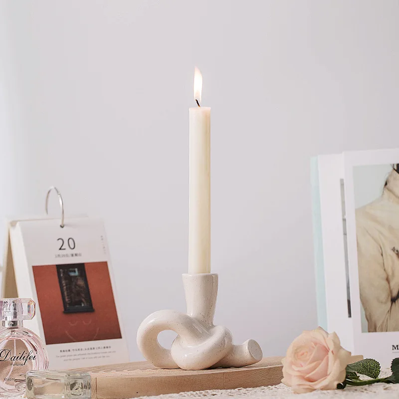 Popular Elegant Wrist Rope Shaped Candle Stand Decorative Tabletop Porcelain Candle Holder for Home Party Night Light Wholesale