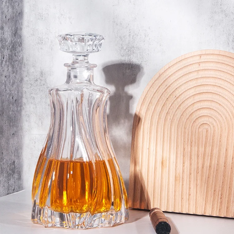 Wholesale Unique Whiskey Glass 700ml Lead-free Glass Whiskey Stone Wine Glasses Decanter Set for Jack Daniels Whiskey