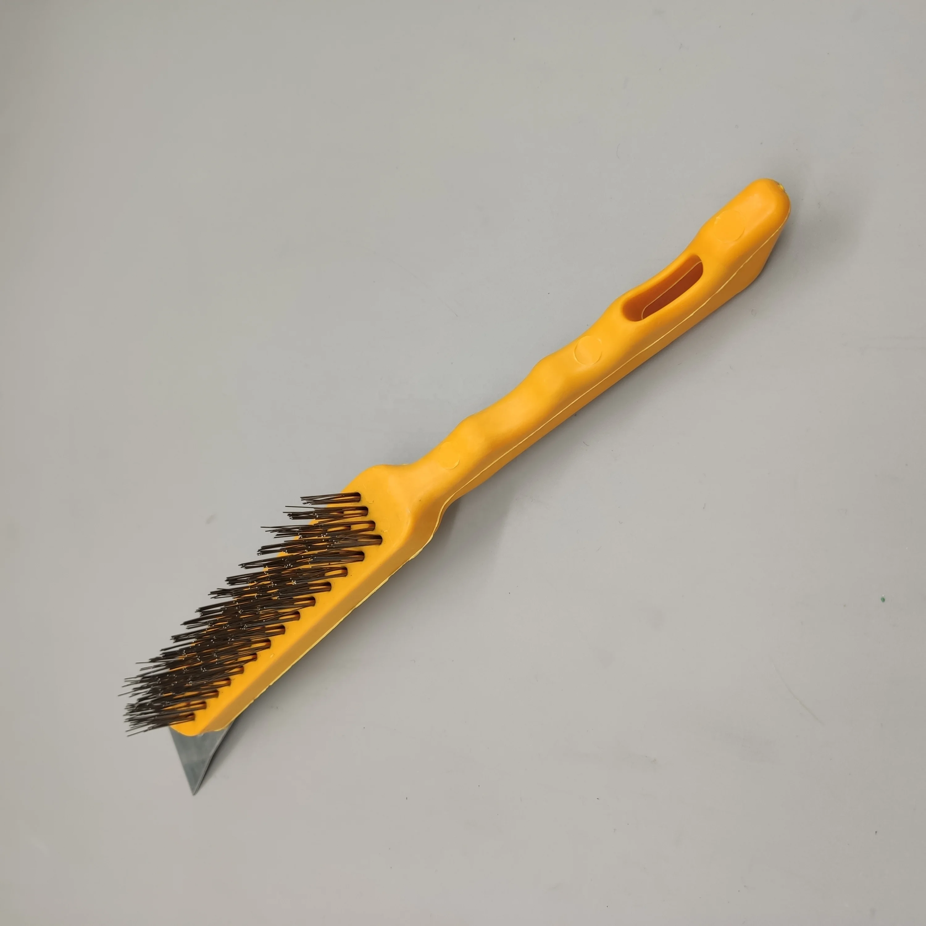 Удобная проволочная щетка с пластиковой ручкой для чистки щетки из углеродистой стали