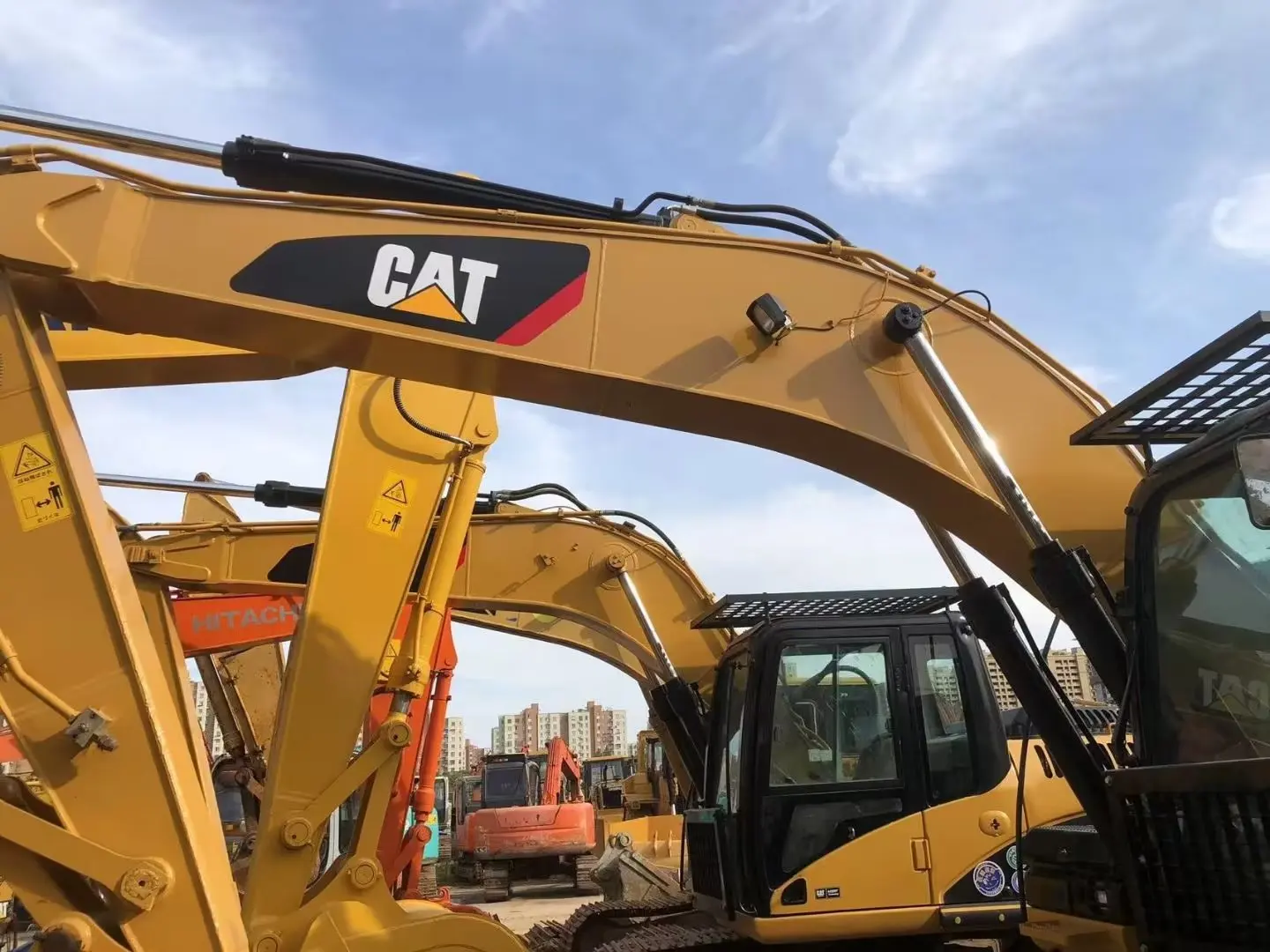 Original Caterpillar CAT320D used excavator in uae backhoe crawler excavator cat320dl cat320d2