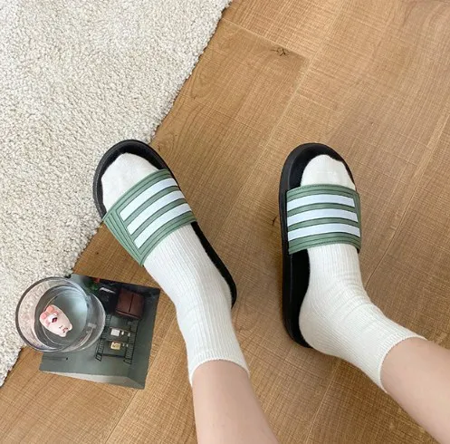 Модные летние новые поступления женские и мужские тапочки домашняя Нескользящая полосатая обувь для ванны Банные Тапочки