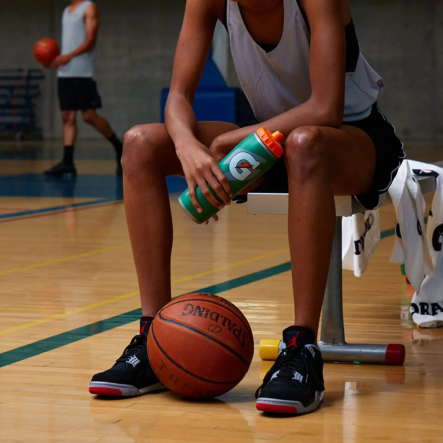 Gatorade 32 Oz Squeeze Bottle New Easy Grip Design with Gator Skin Green for Fitness and Water Sports Includes Screw Cap