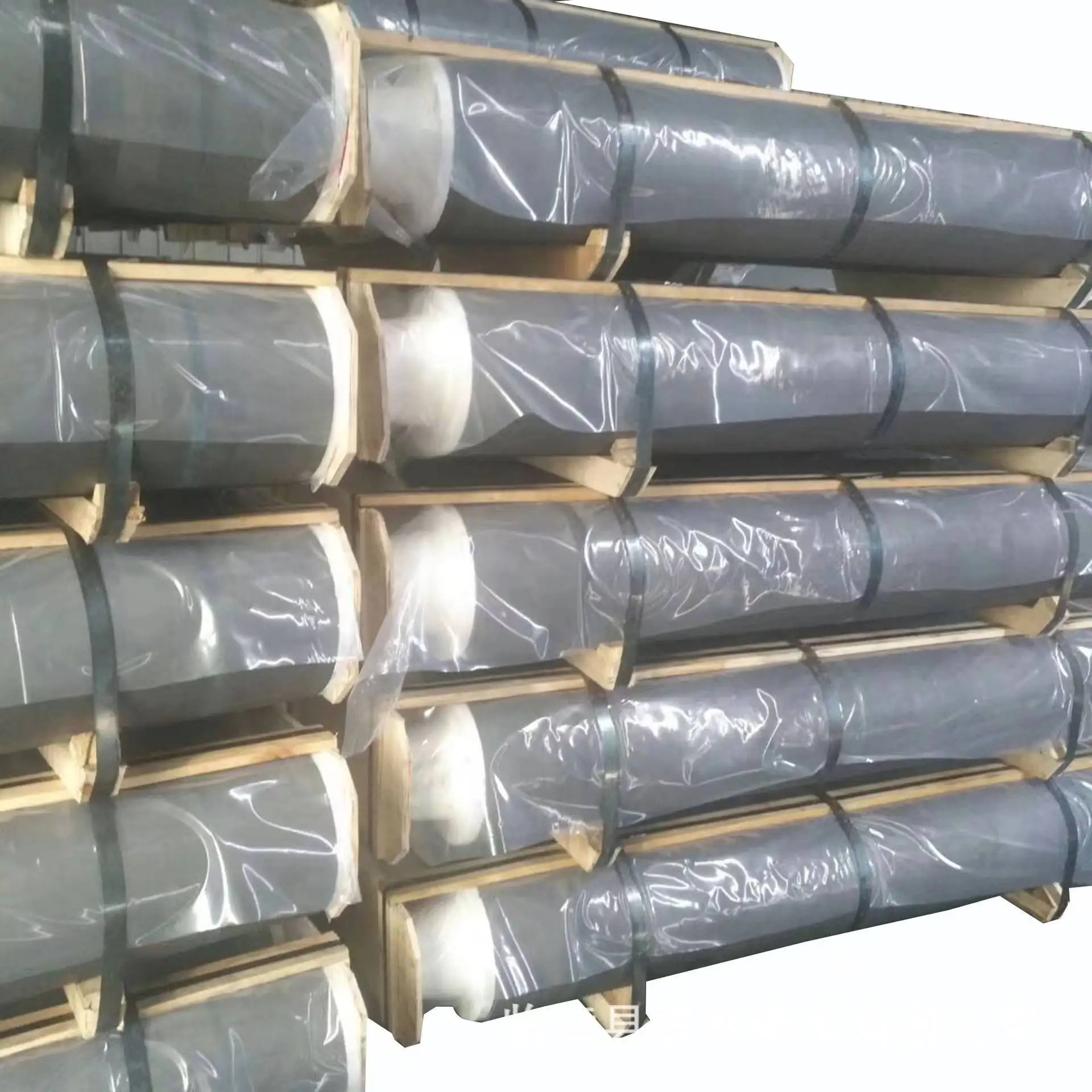 China Manufacturer High Electric Conductivity UHP Graphite Electrode with best price