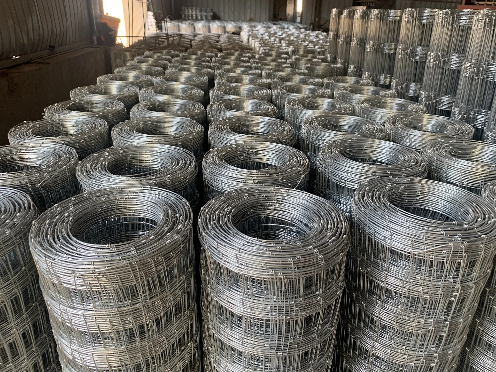 Cheap farm fencing price/livestock cattle fence netting/electric fence for cattle