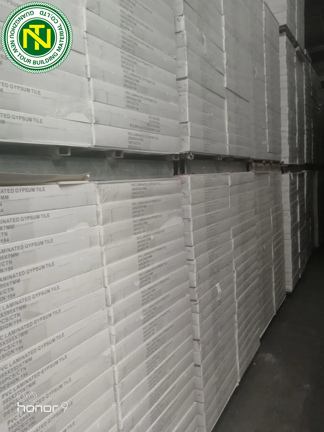 
China factory Good price 7 MM /8 MM/9 MM thick PVC laminated gypsum board ceiling tiles 