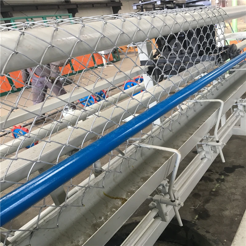 Galvanized wire automatic chain link fence weaving machine cyclone wire mesh making machine