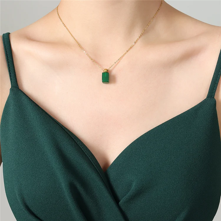 New Trending Fancy Personalized Fashion Fadeless 18K Gold Plated Emerald Glass Pendant Necklace For Women Lady