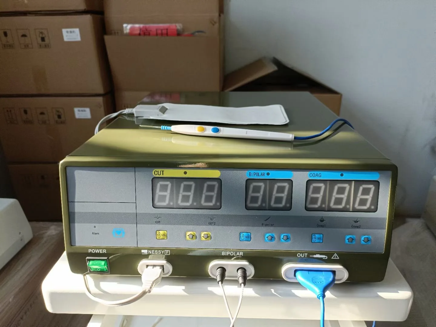 Very Cheap 400 Watt High Frequency Surgical Electrocautery Machine Portable Price