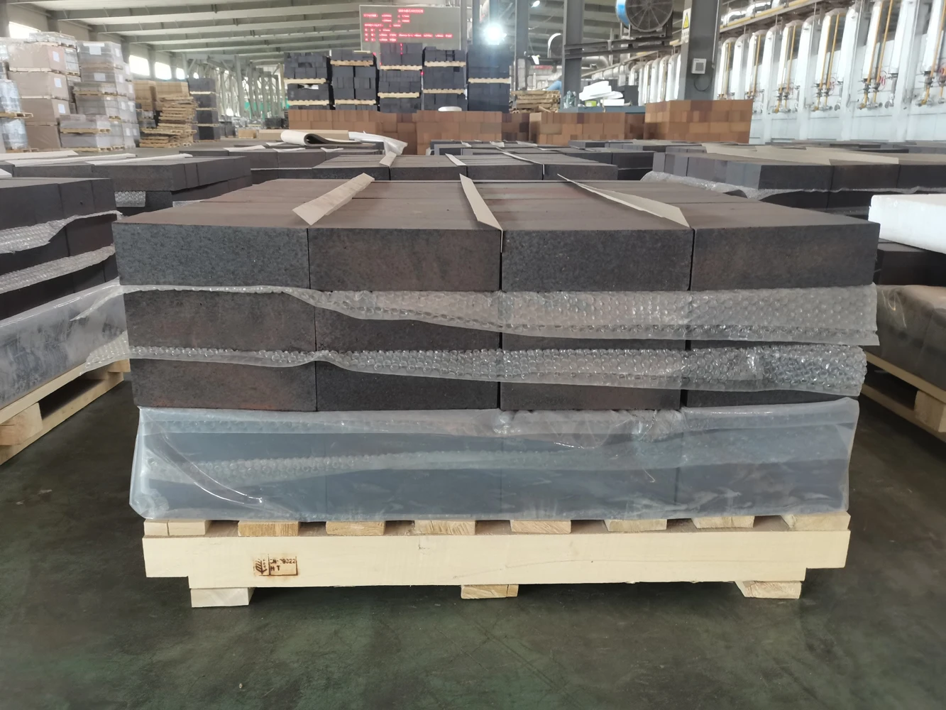 Common Chinese Factory Long Service Life Refractory Brick  Direct Bonded Magnesia Brick