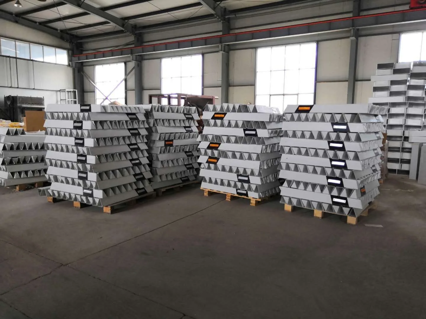 Triangle PVC Warning post flexible road side traffic delineator post