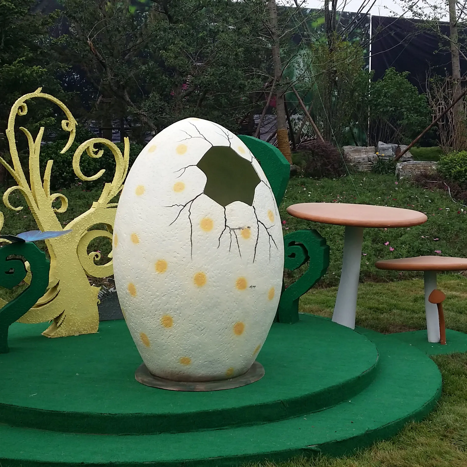 Cute Amusement Park Dinosaur Egg Fiberglass Dinosaur Baby