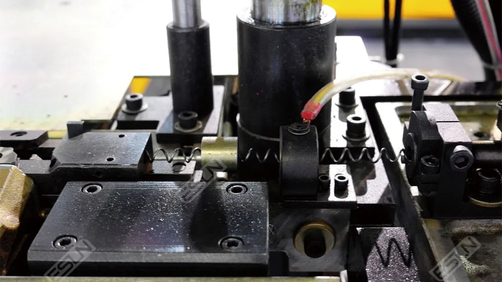 EAM-200 Automatic Bonnell Spring Assembling Machine For Mattress