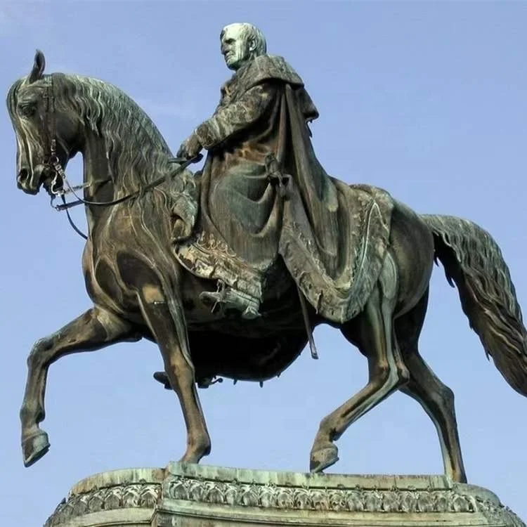 Public Space Sculpture Bronze Antique Middle Ages Standing Old Man Warrior Statue with Sword