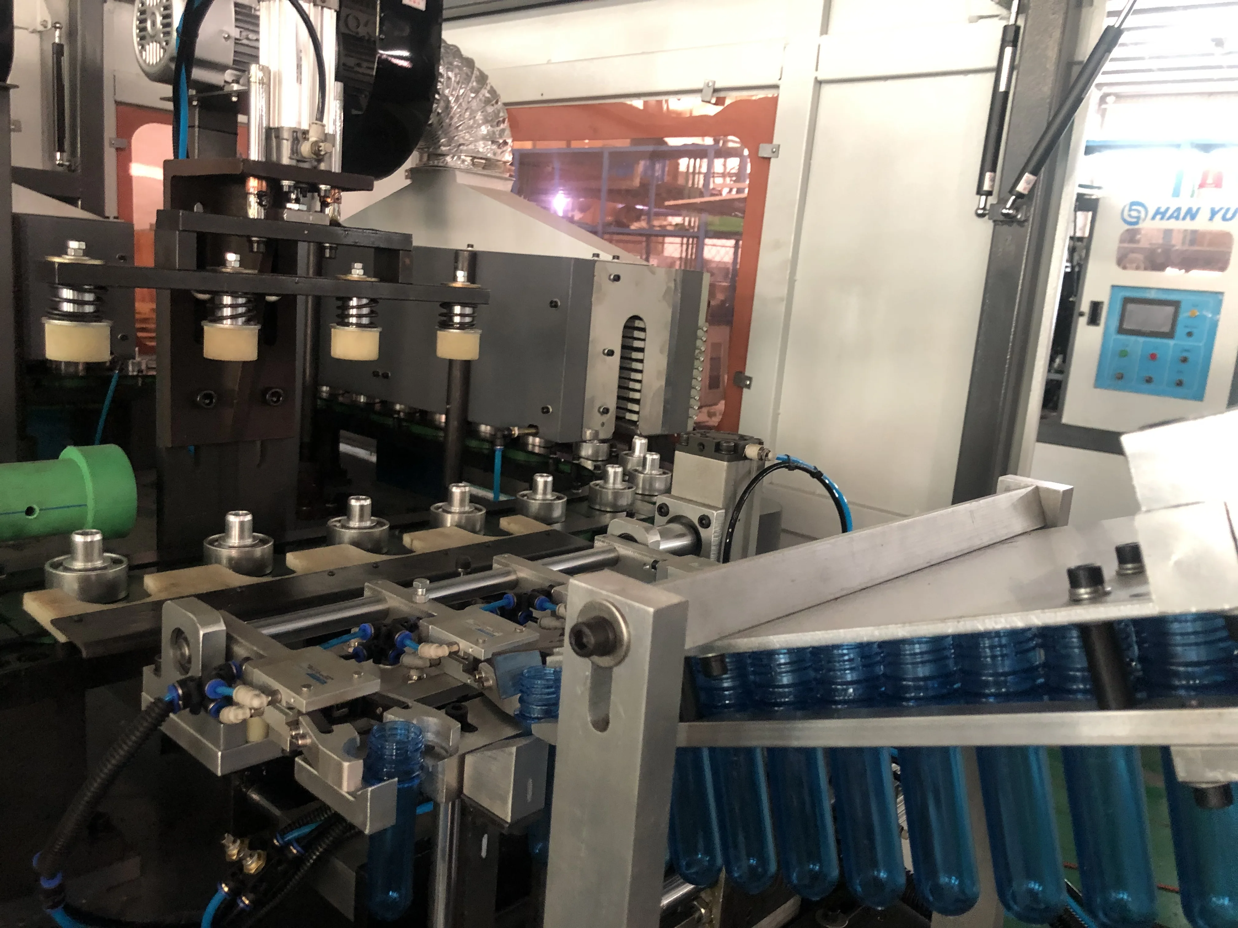 500 ml 4 cavity plastic bottle making machine pet bottle blow molding machine for 100ML to 2L plastic bottle machine factory