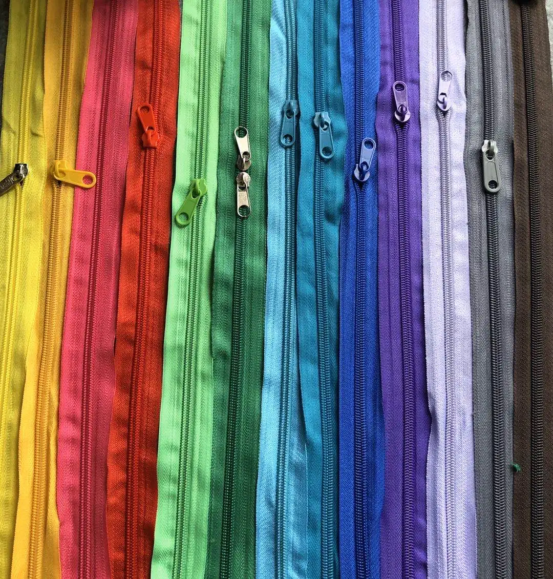 Customized Color  high quality 3# 5# nylon zipper for garment