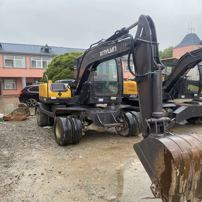 mini used excavators XINYUAN B75W-9 Rubber wheel closed cabin construction cheap price high performance second hand excavator