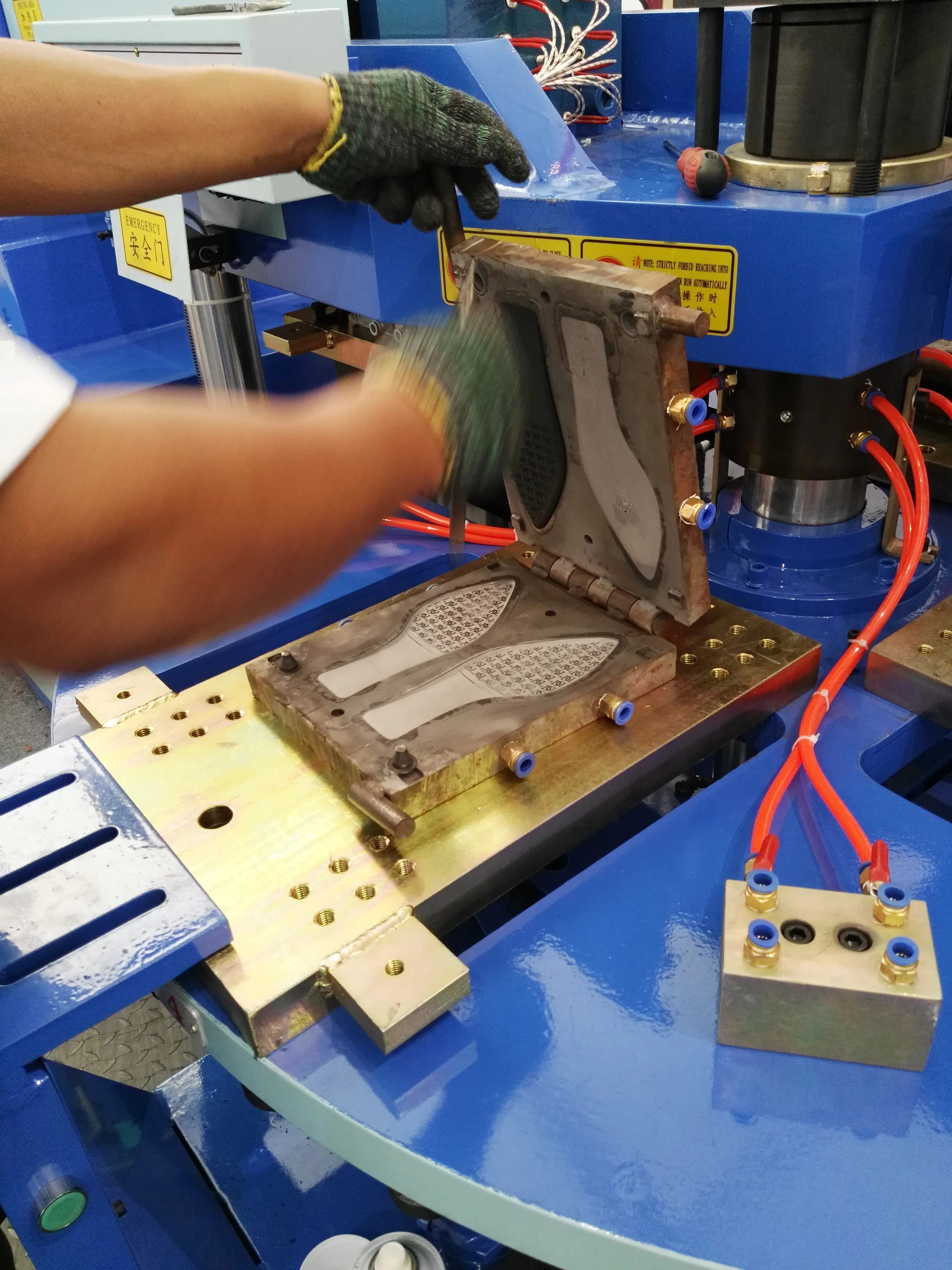 
Automatic rotary water cooling type one color TPU injection shoe making machine 