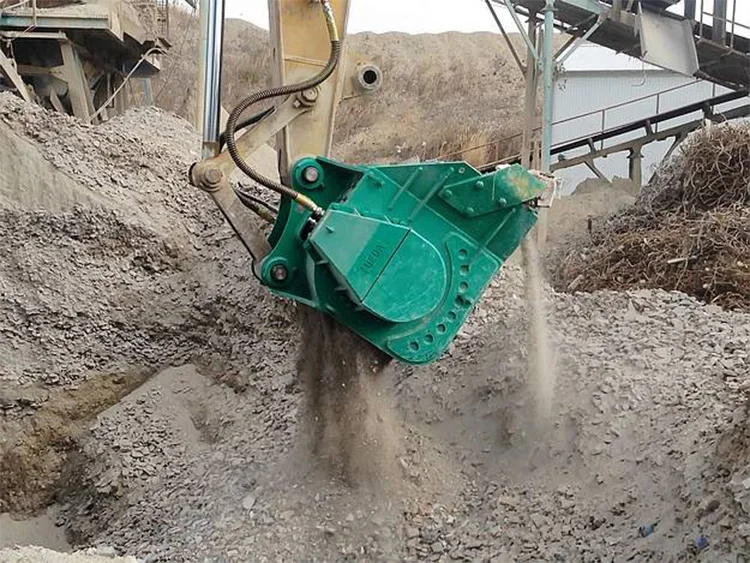 CAT 320 crusher bucket for wood construction waste