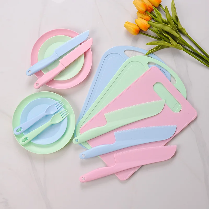 early education auxiliary food tableware, melon and fruit cake knife Kindergarten safety plastic small vegetable board set