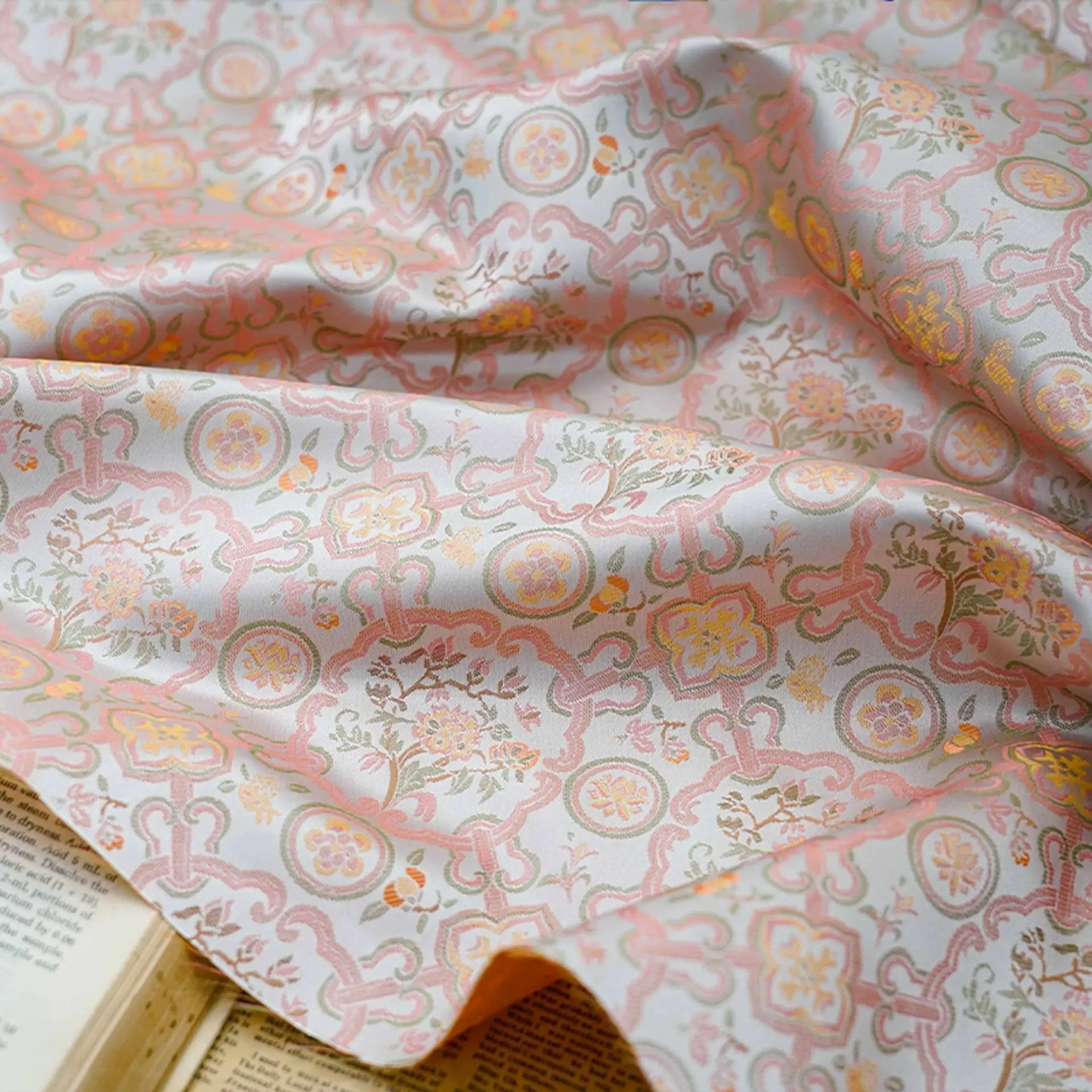 New Design China Textile Supplier 100%Polyester Woven Jacquard Fabric