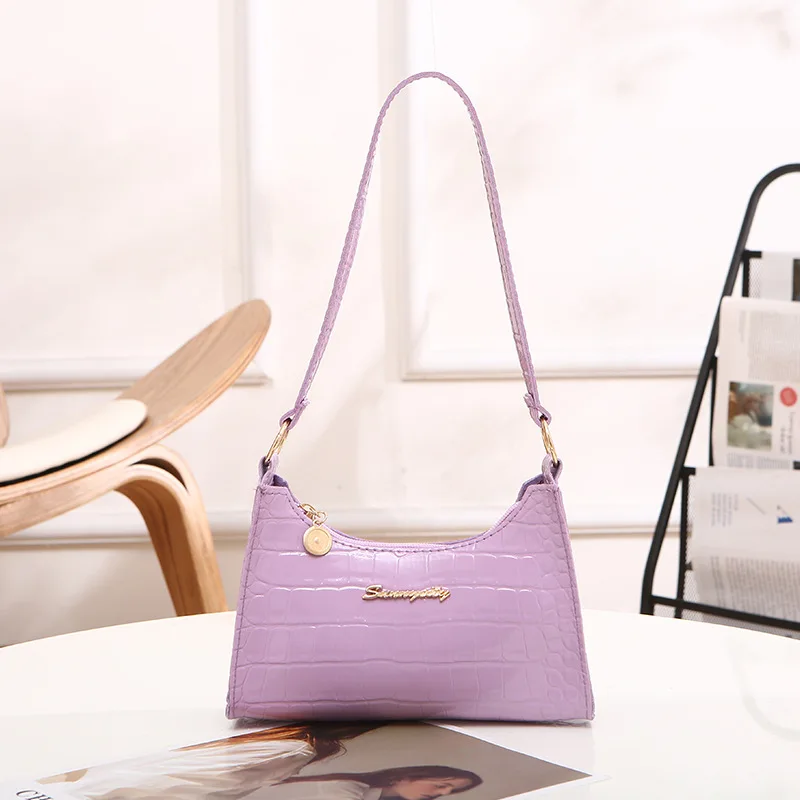 The 2022 new bag is a horizontal-style handbag, a new womens bag, which is a womens handbag that can be hung under the armpit