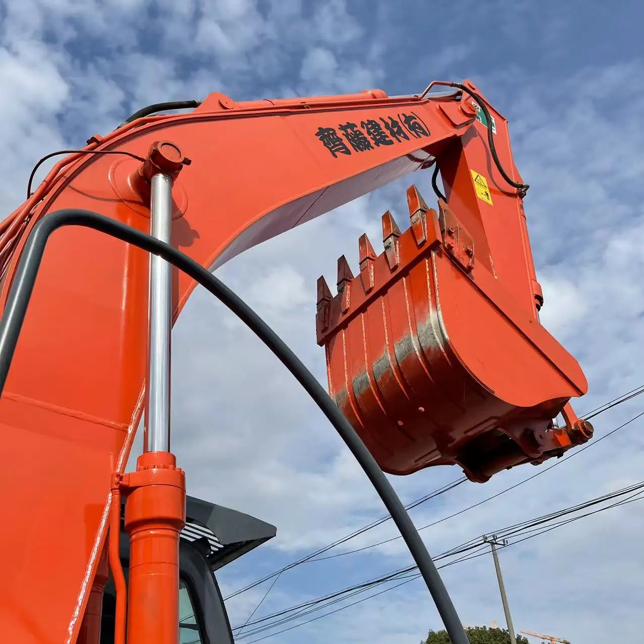 Hottest item used medium size excavator HITACHII 20 ton secondhand digger ZX200 with good running condition