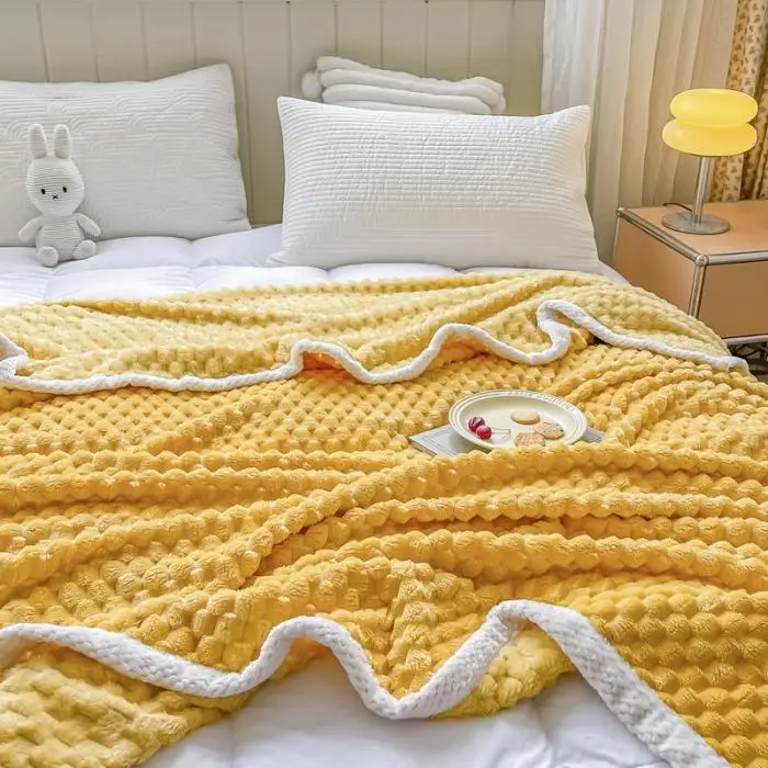 Wholesale Promotional Price Flannel Velvet Blanket Original Factory Fuzzy Blanket Waffle Fleece Blanket for Winter