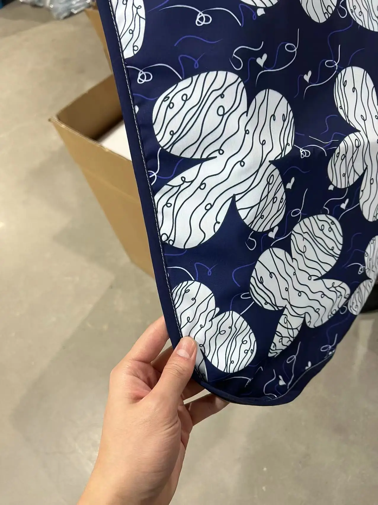 Hot Sale Elderly Disabled Home Bib Printed Adult Feeding Bib Reusable Waterproof Unisex Adult Dining Room Bib