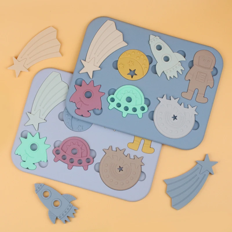 6 Months Hot Outer Space Teether Set 100% Natural Rubber Teethers Food Grade Cartoon Silicone Teether Chewed Shaking Baby Toy