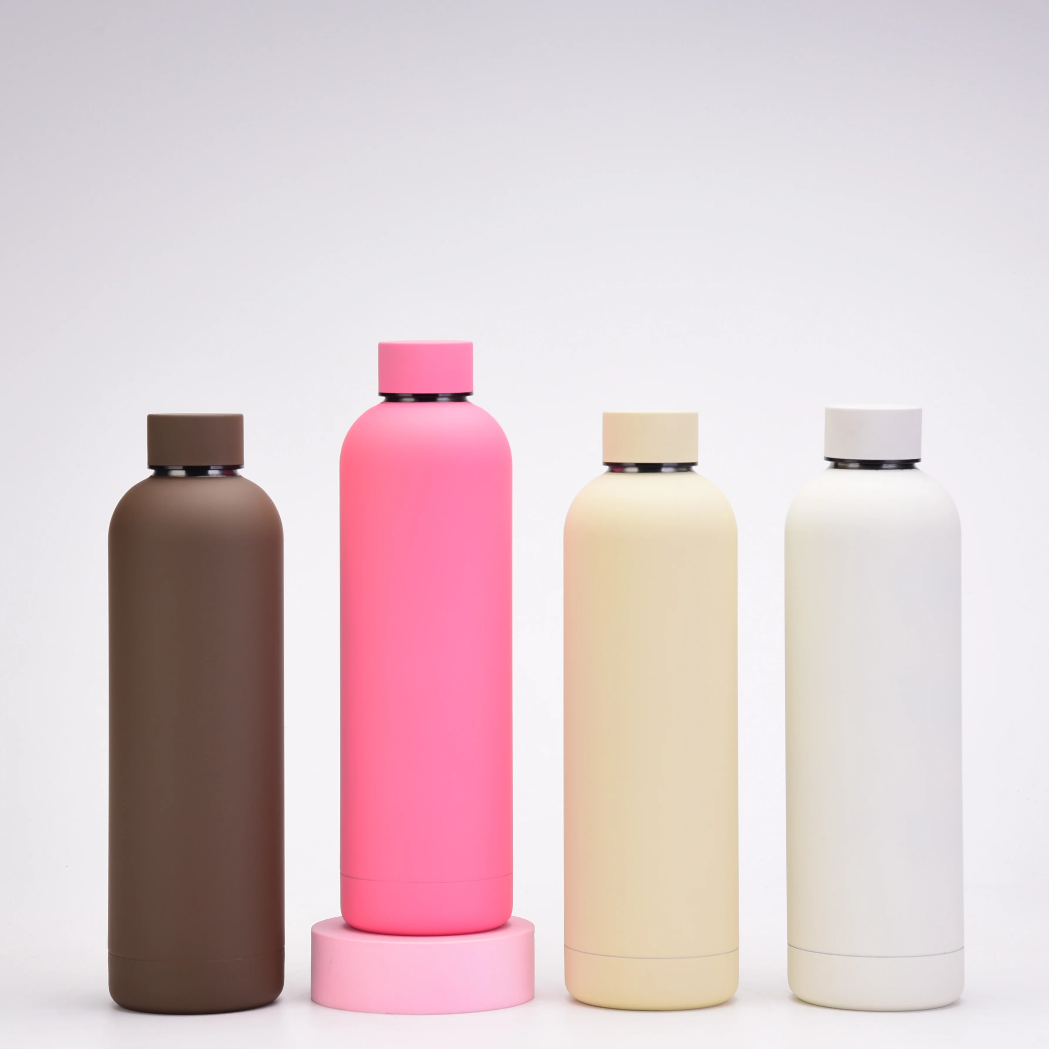 Hot Selling 750ml Portable Double Wall Stainless Steel Vacuum Bottle Stay Hot Keep Cold in Rubber Paint Accept Customized Logo