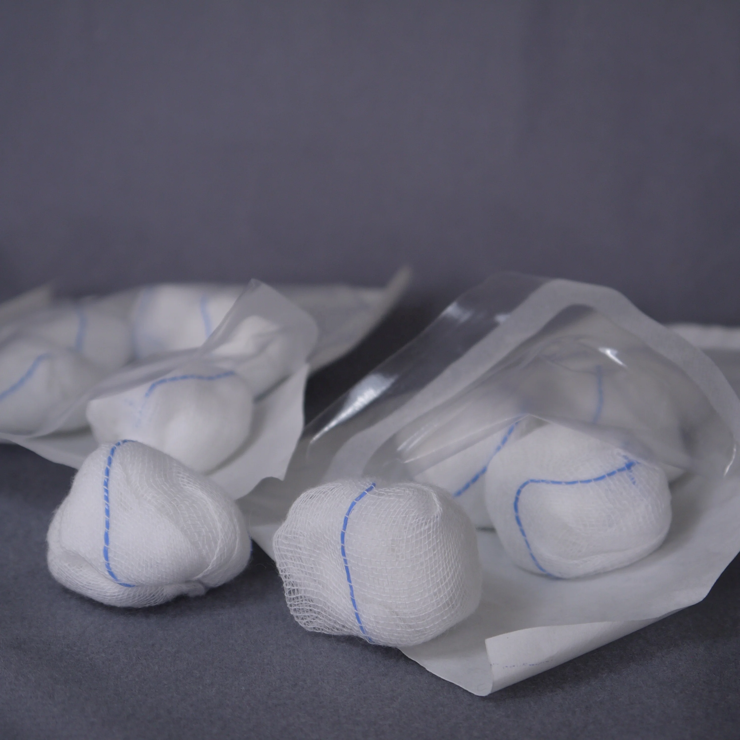 Disposable sterile light gauze ball for medical