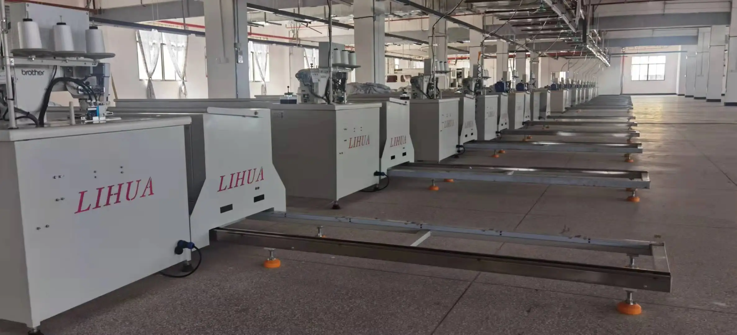 Lihua Mesin jahit tirai curtain hemming machine trolley cloth parallel feeding synchronous sewing machine