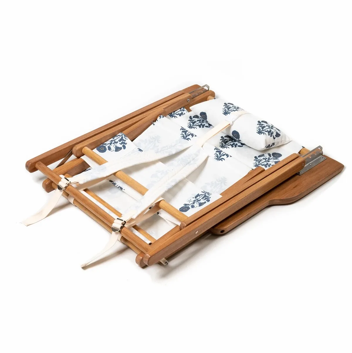 Berserk Victorian Design Style Asian Design Style Gym Application Beach Chairs