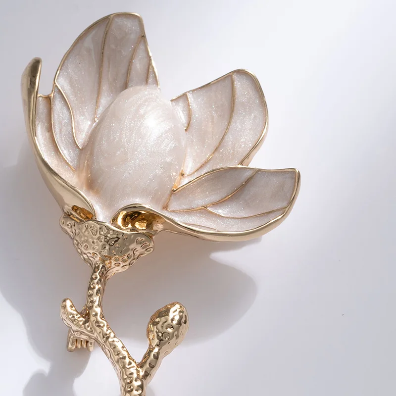 XILIANGFEIZI Factory Outlet Chinese Style Alloy White Dripping Oil High Quality Jewelry  Vintage Magnolia Flower Brooch