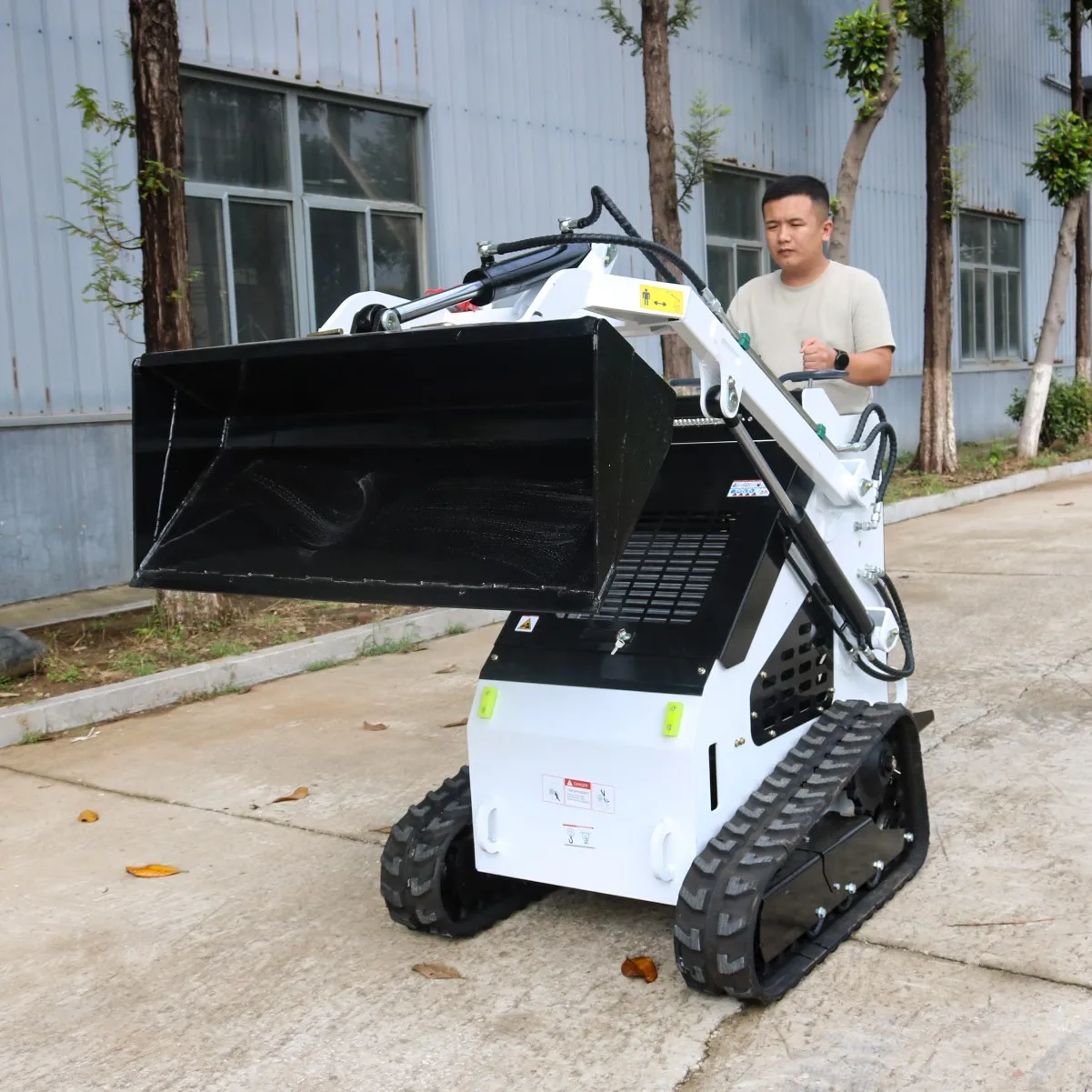 LUWEI Diesel Engine Mini Skid Steer Loader Crawler Compact Mini Skid Steer Loader