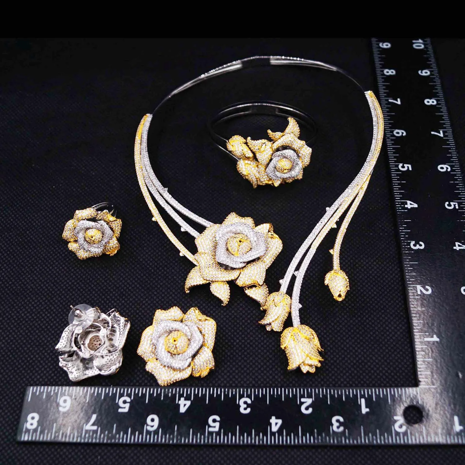 Zhuerrui Factory Woman Gold Jewelry Sets Silver Flowers Necklace Jewelry Set Hot Selling Bridal Costume Accessories HZ23045158