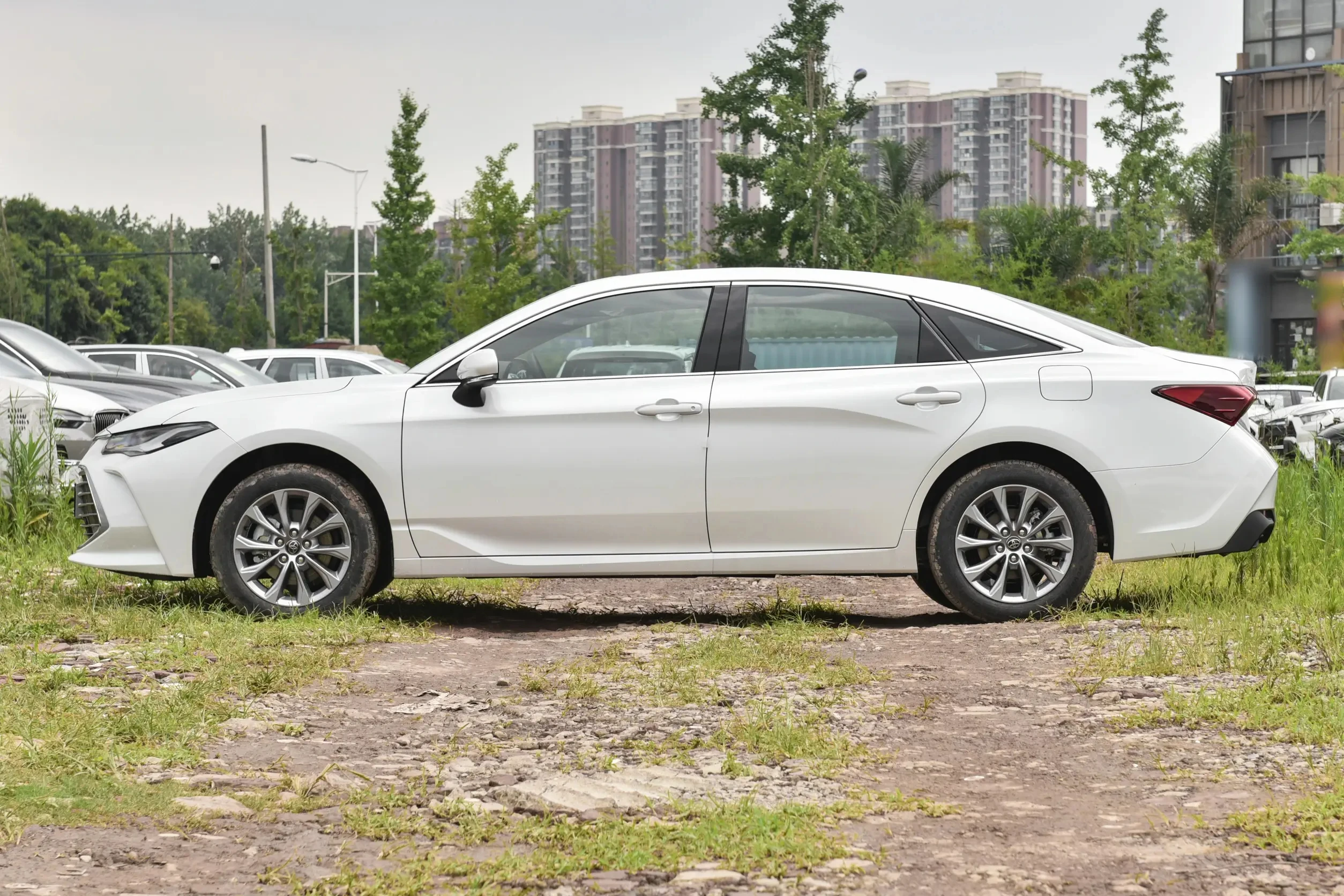 2024 Toyota Avalon 2.0L CVT Enterprising Version Cheap New Cars Vehicle with Fabric Seats Rear Camera Hybrid Fuel Left Steering